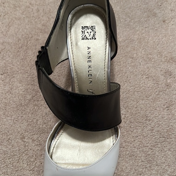 Anne Klein black white shoes worn once to a wedding. Size 9. - Picture 3 of 7